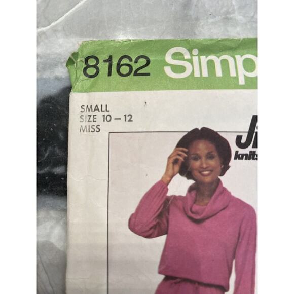Simplicity Cut Misses Jiffy Knit Pullover Top and Skirt Sizes 10 to 12 No 8162 - Picture 3 of 10